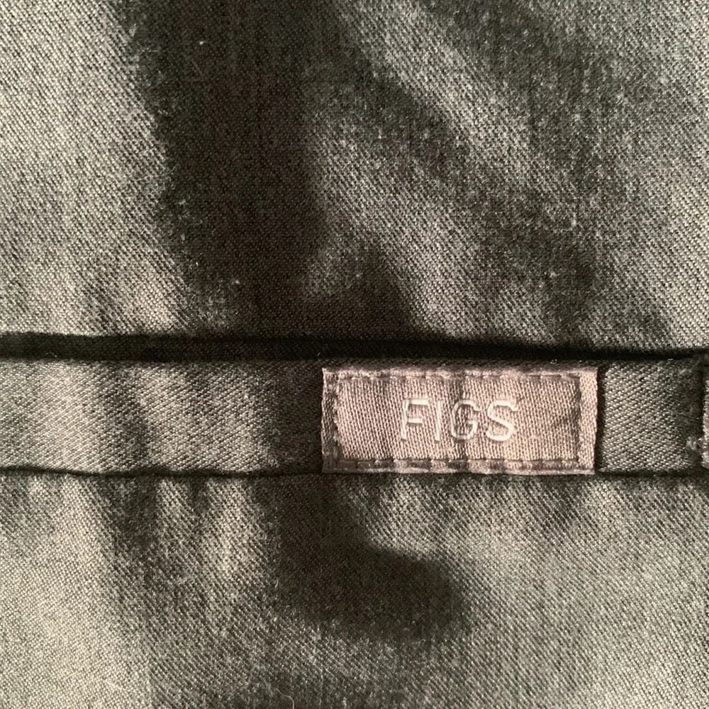 COPY - Charcoal Casma three-pocket scrub top - Picture 3 of 4